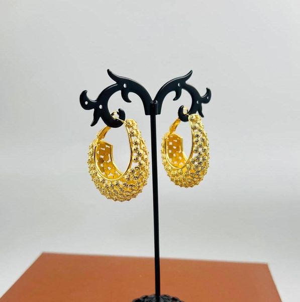 Hoops earrings