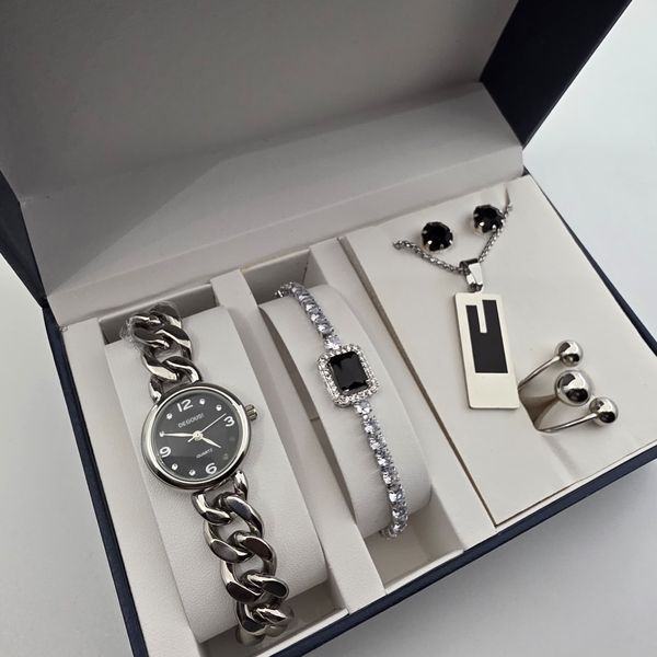 Female jewelry sets